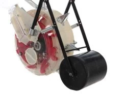 GeoTech PM 100 - Seminatrice A Spinta Con Rullo - Spandiconcime -Cura Del Giardino geotech pm 100 seminatrice a spinta con rullo spandiconcime seminatrice a spinta con rullo geotech pm 100 12798 0 1522232163 IMG 8867