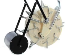 GeoTech PM 100 - Seminatrice A Spinta Con Rullo - Spandiconcime -Cura Del Giardino geotech pm 100 seminatrice a spinta con rullo spandiconcime seminatrice a spinta con rullo geotech pm 100 12798 0 1522232163 IMG 8875